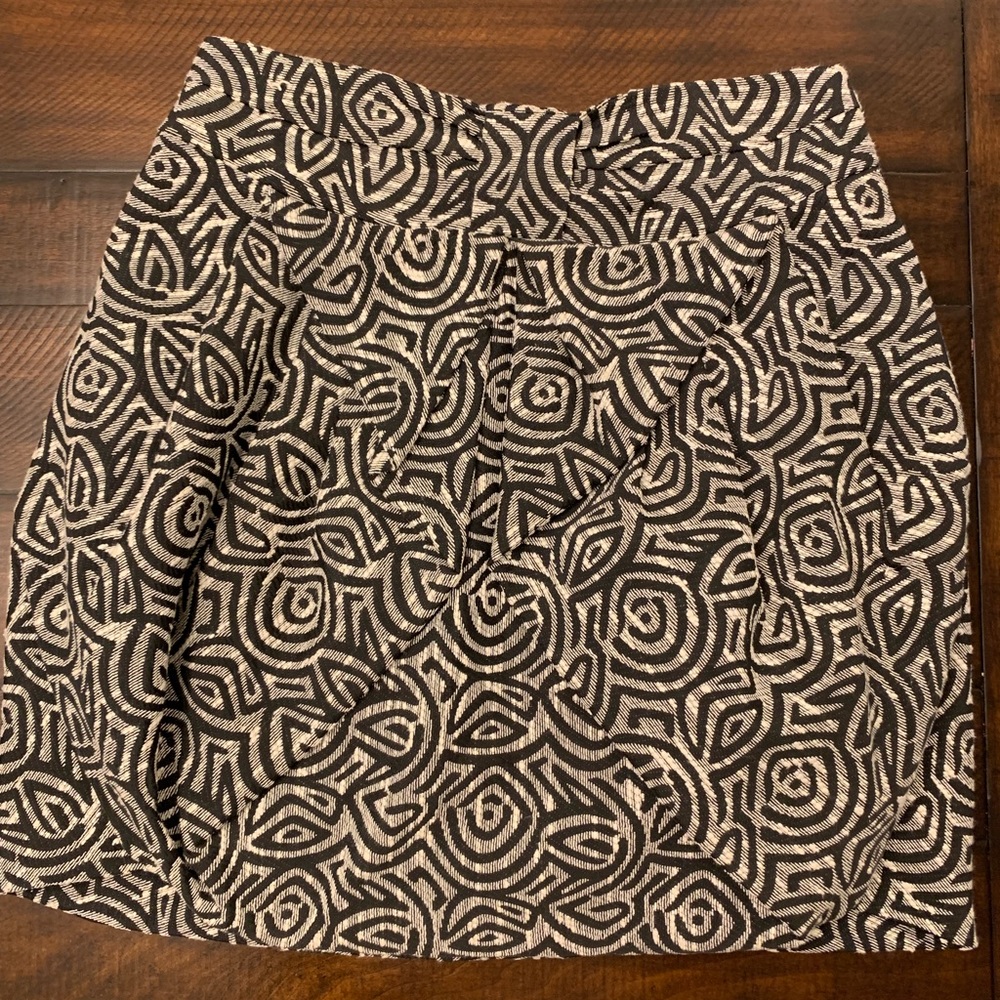 Eva Franco skirt size 4 geometric modern draping